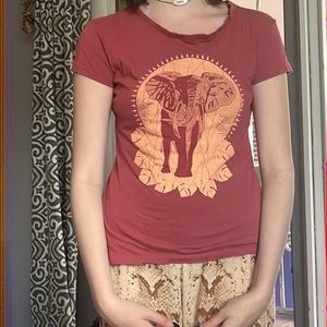 Small red and orange world wildlife foundation tee shirt